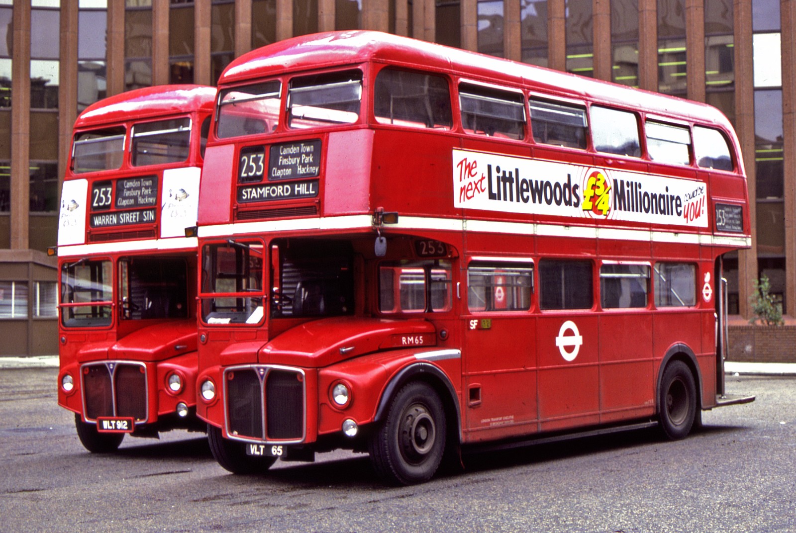 伦敦巴士要抛弃红色？哈哈哈让你们英媒标题党！