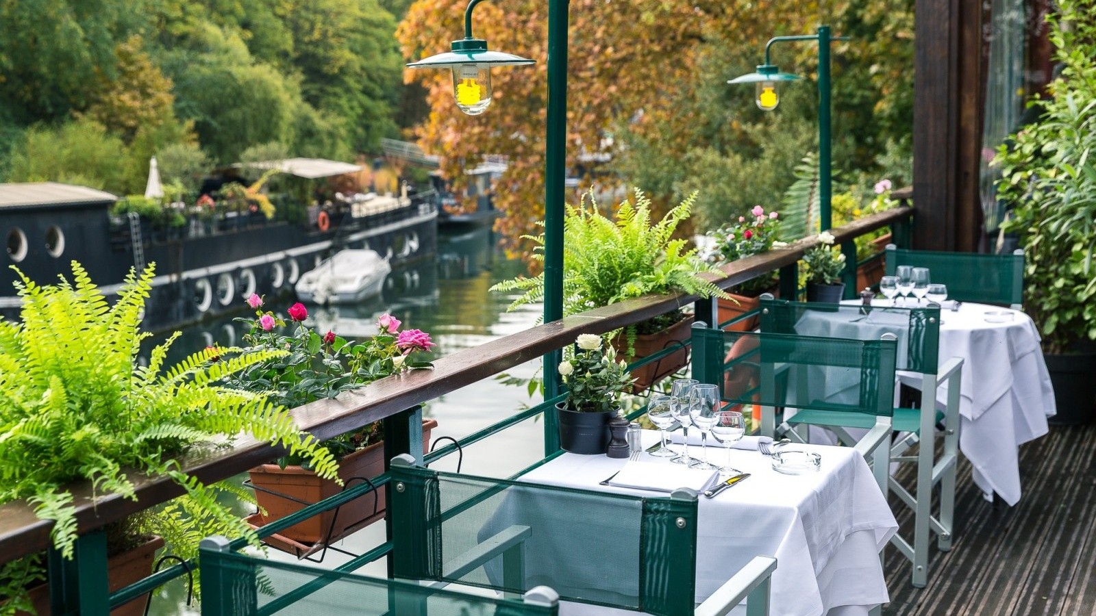 巴黎约会首选：享受流淌与小憩的水岸环境餐厅
