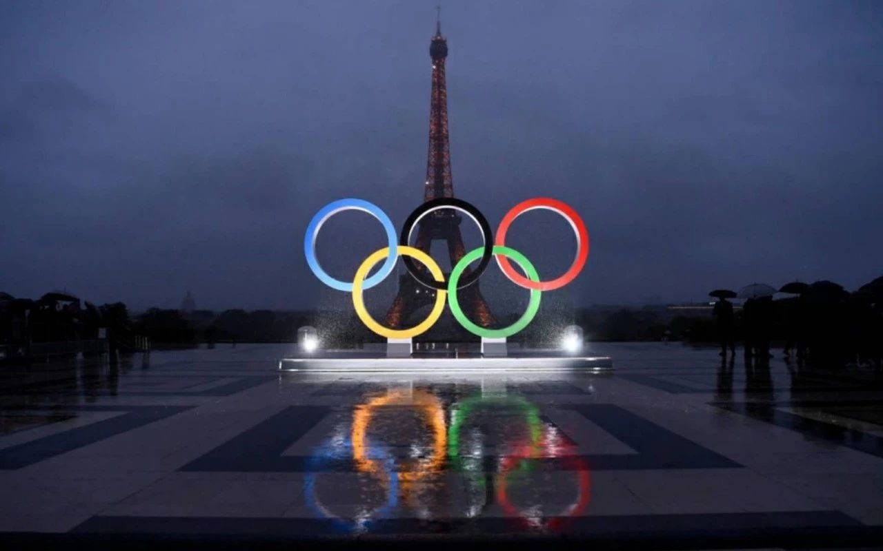 从铁塔翻新到包围巴黎的“扒路军”，开始备战奥运的法国将给我们带来什么？