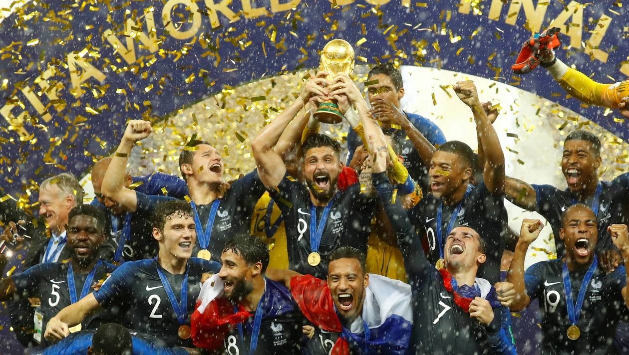 “Vive l'Afrance！非兰西万岁！” 法国队还没赢两天，又被推到风口浪尖