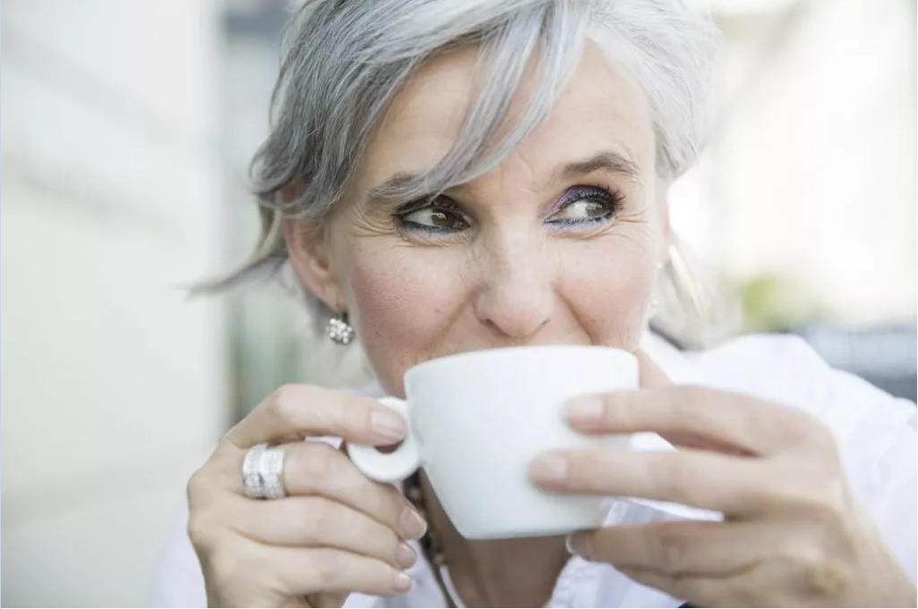 爱喝咖啡的人更长寿, 科学家说了: 一天可以喝8杯