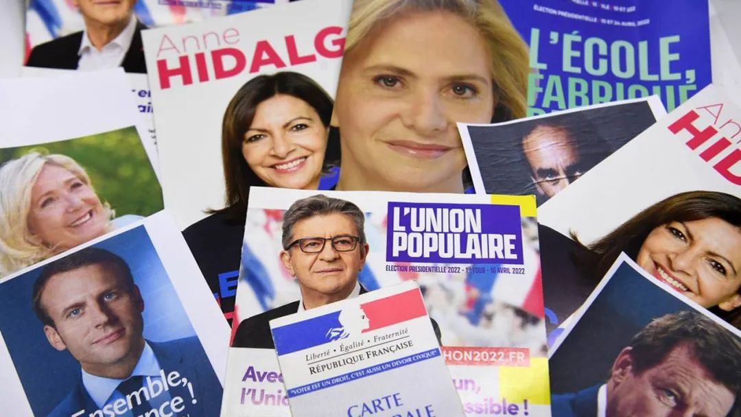 看到法国总统候选人的海报就想涂鸦？管住你的手，这是犯法的！