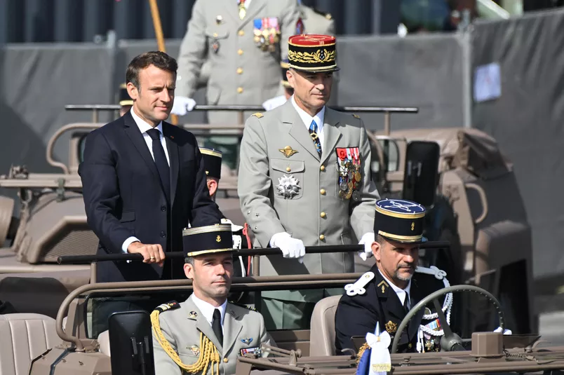豪华轿跑、高强装甲车、混动SUV...历任法国总统最爱哪类座驾？