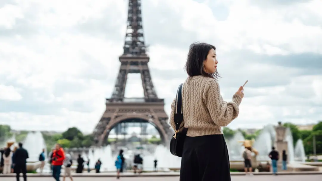 赴法的中国游客一年内翻了9倍！法国旅游业收入创新高，哪国游客“砸钱”最多？